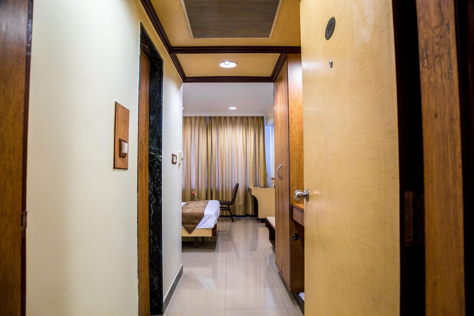 Hotel Tip Top Plaza Тхане Экстерьер фото