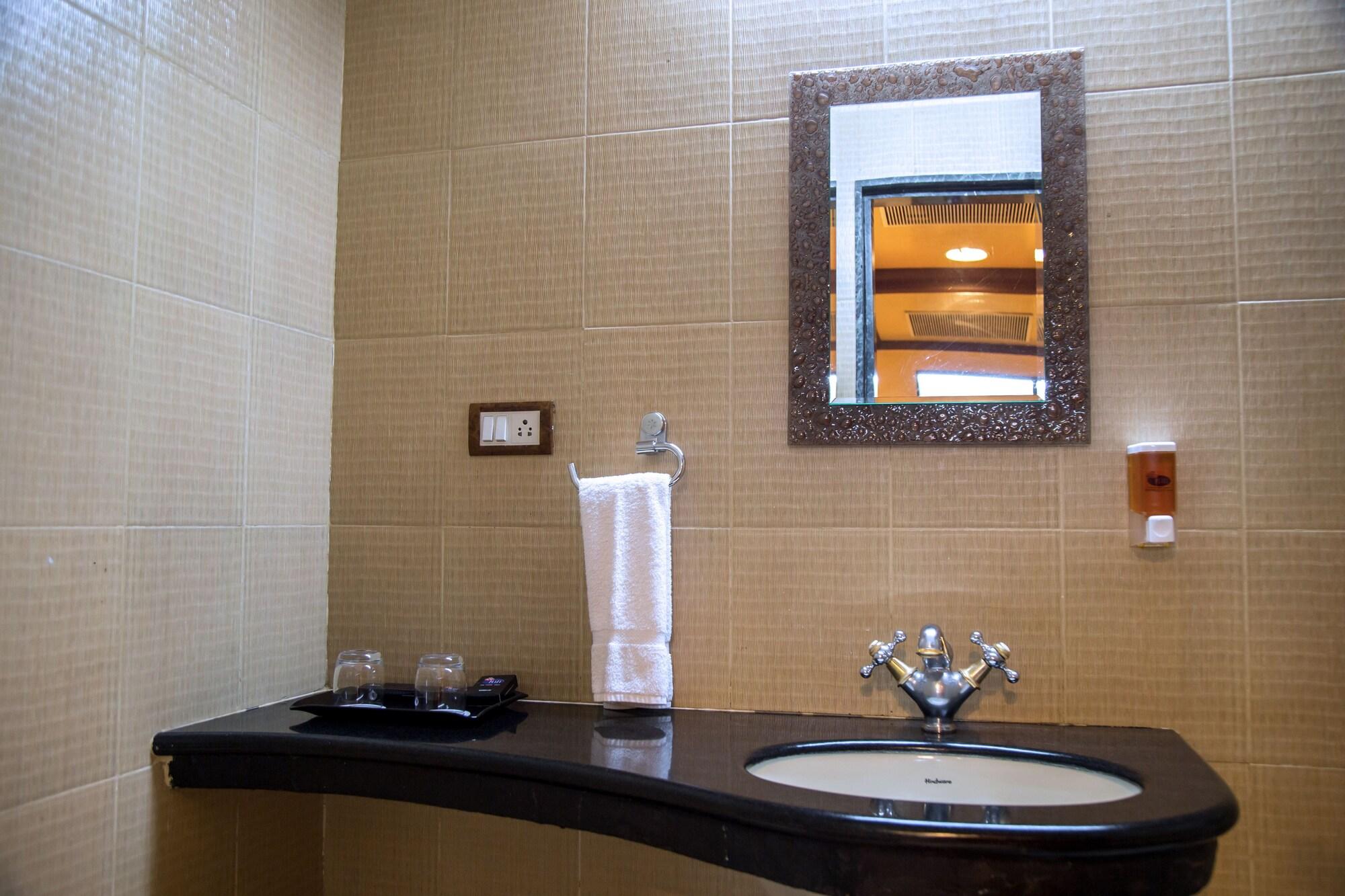 Hotel Tip Top Plaza Тхане Экстерьер фото