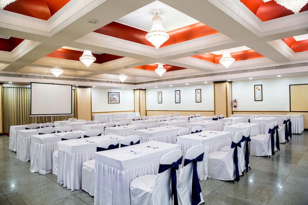 Hotel Tip Top Plaza Тхане Экстерьер фото