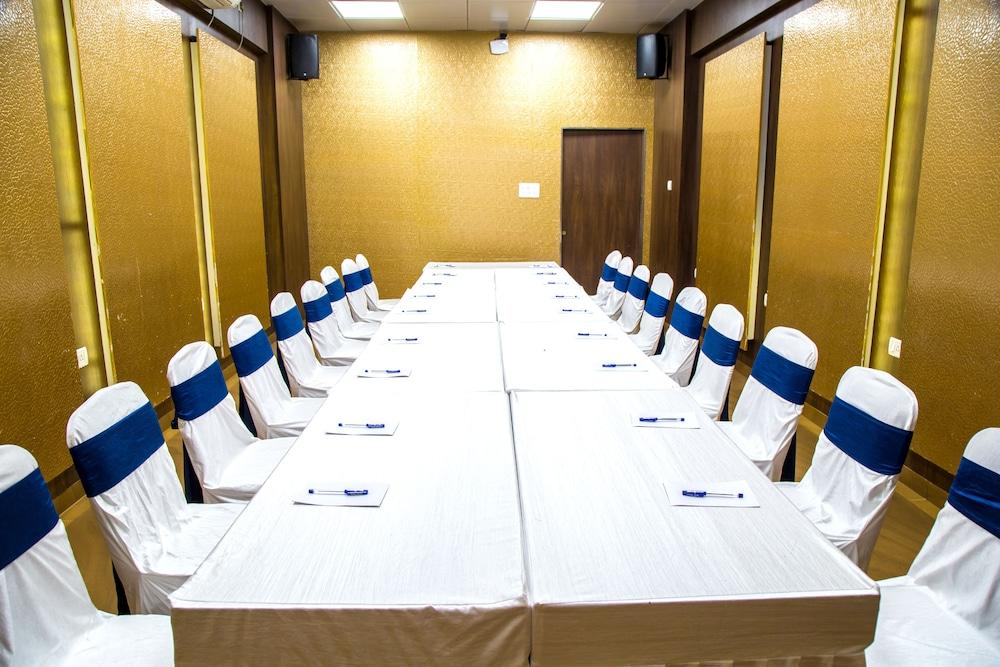 Hotel Tip Top Plaza Тхане Экстерьер фото