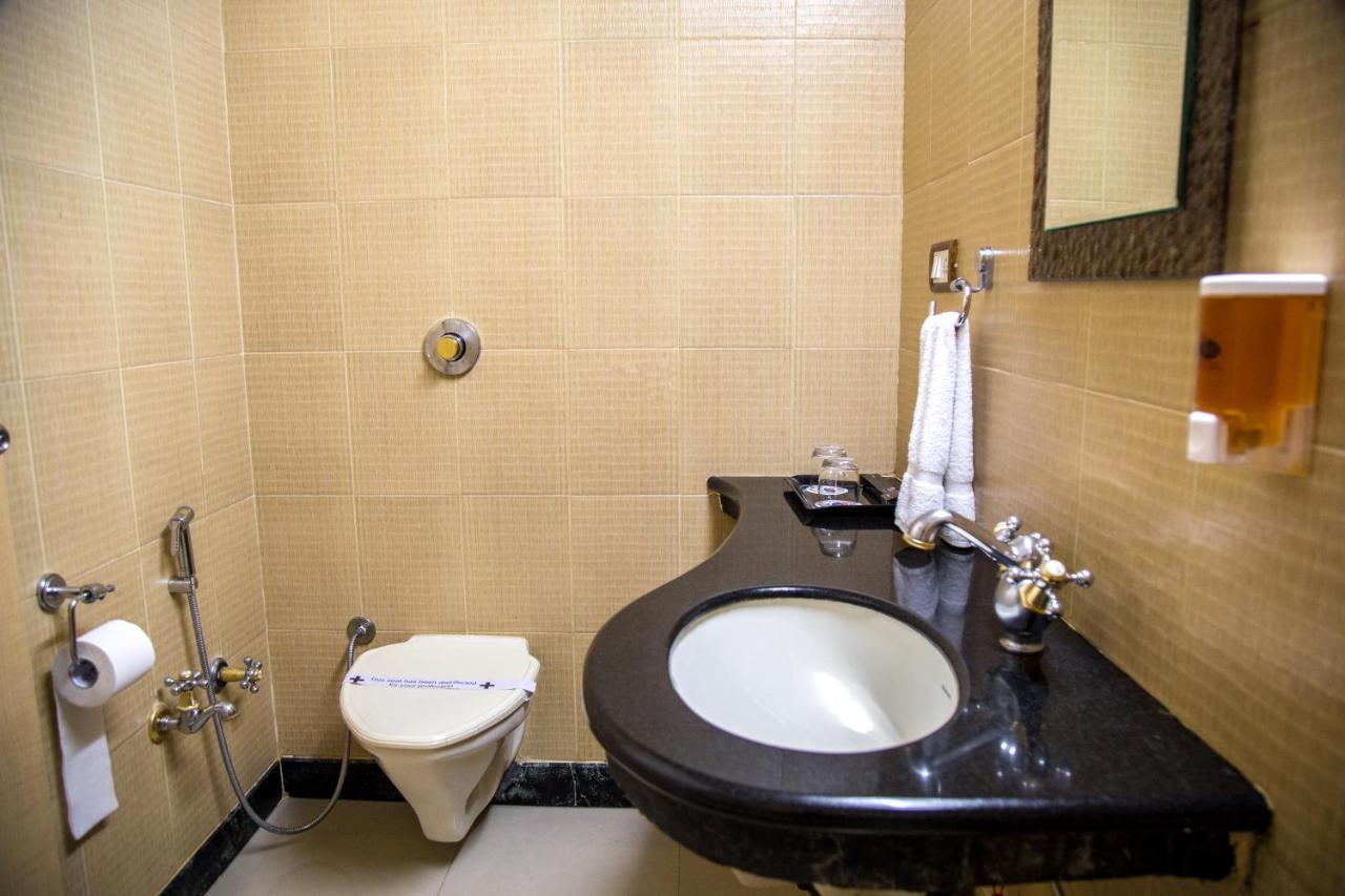 Hotel Tip Top Plaza Тхане Экстерьер фото