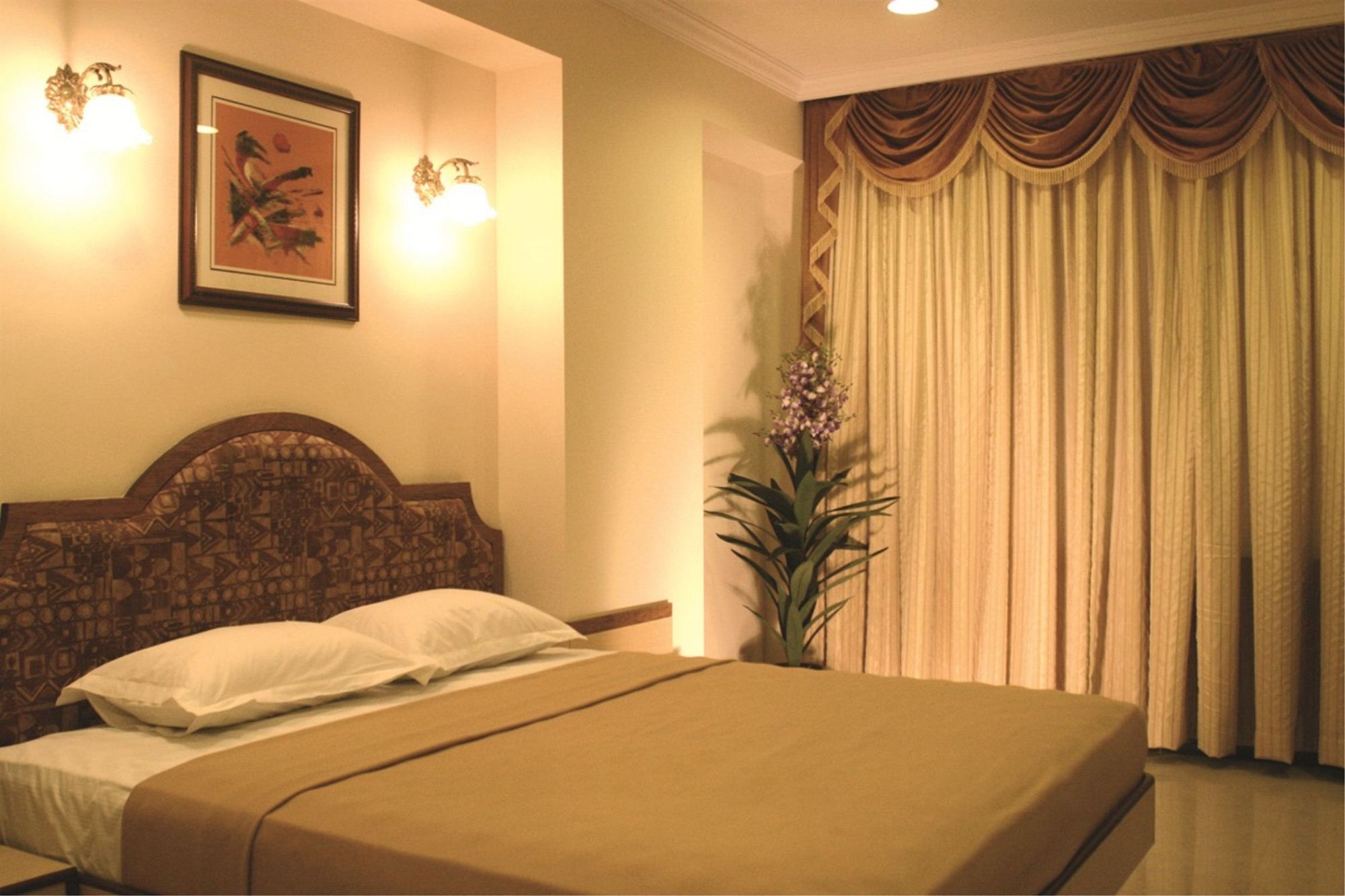 Hotel Tip Top Plaza Тхане Экстерьер фото