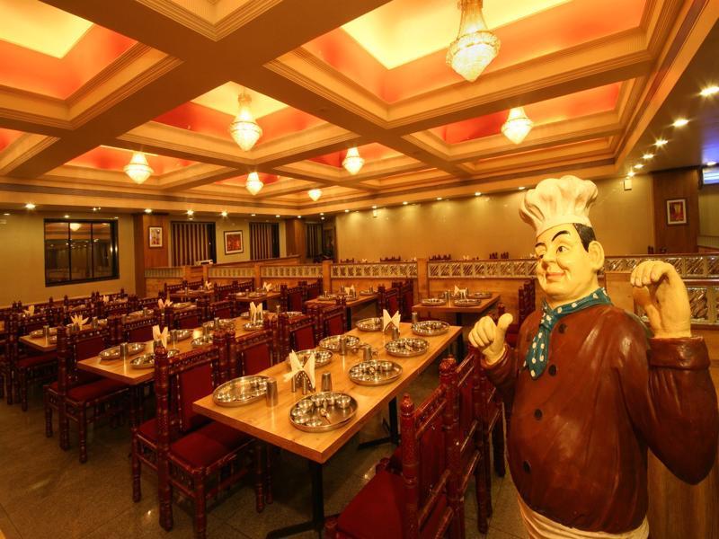 Hotel Tip Top Plaza Тхане Экстерьер фото